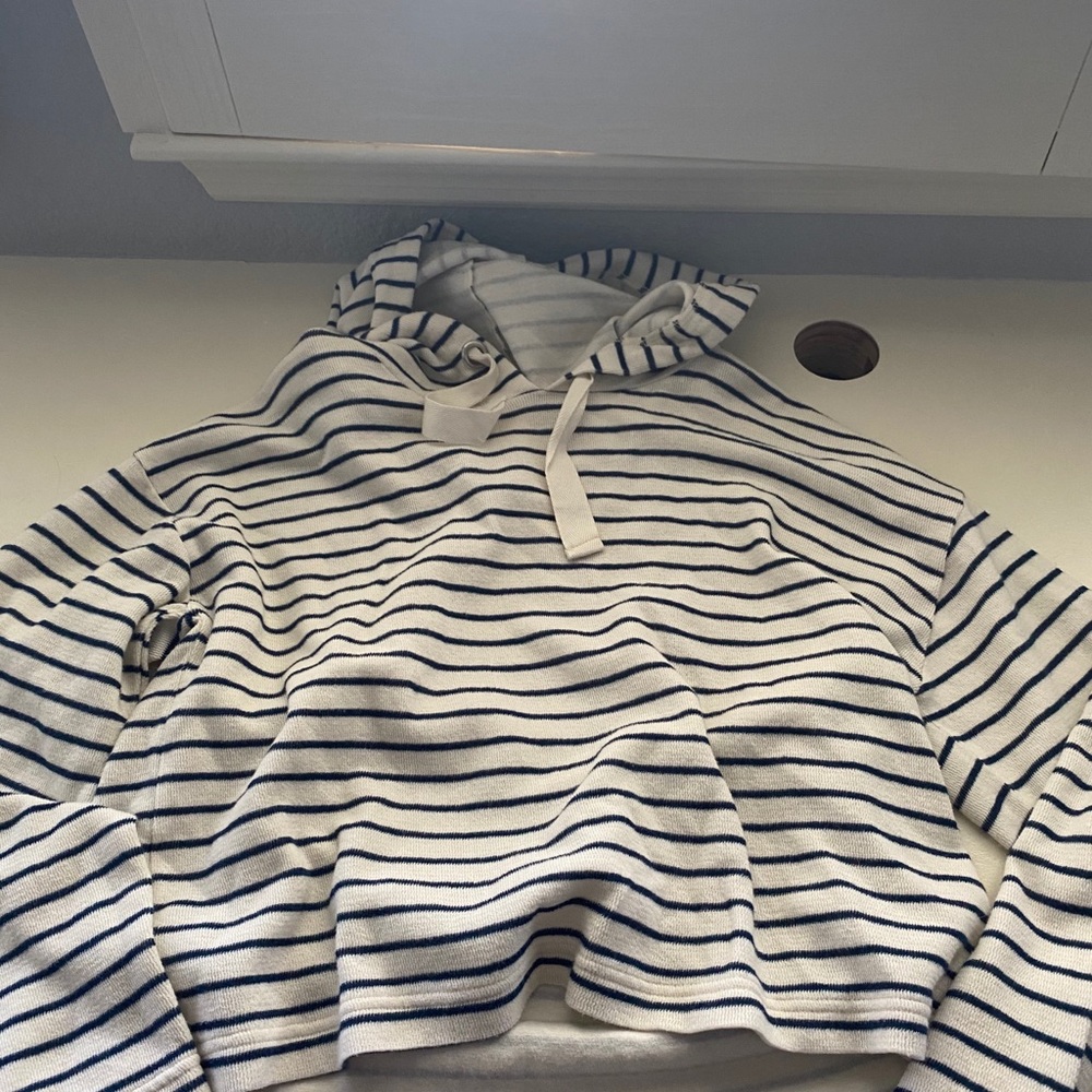 cropped hoodie
